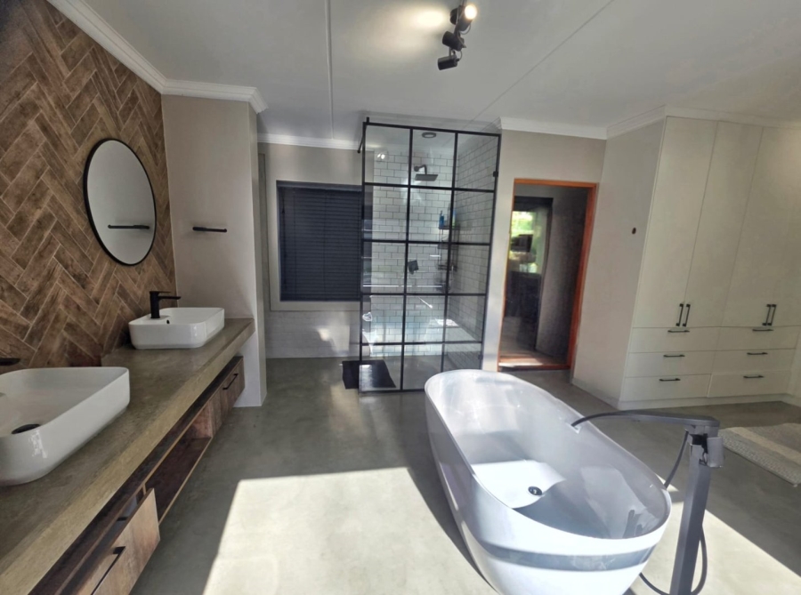 5 Bedroom Property for Sale in Wilderness Central Western Cape